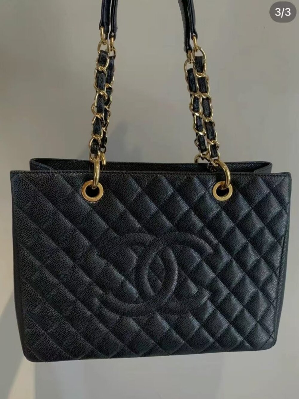 Classic Chanel Bag: A Stylish and Versatile Choice for Elegance